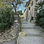 Alba Dachi Farm 아파트 *